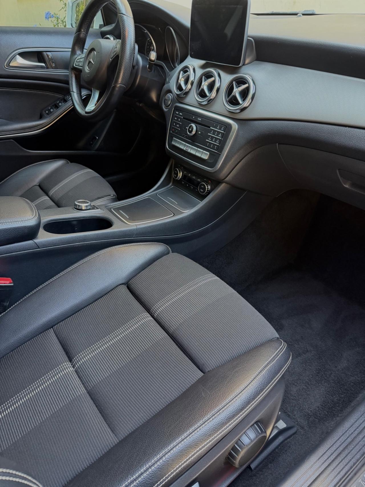 Mercedes-benz GLA 200d Sport FULL TETTO NAVY