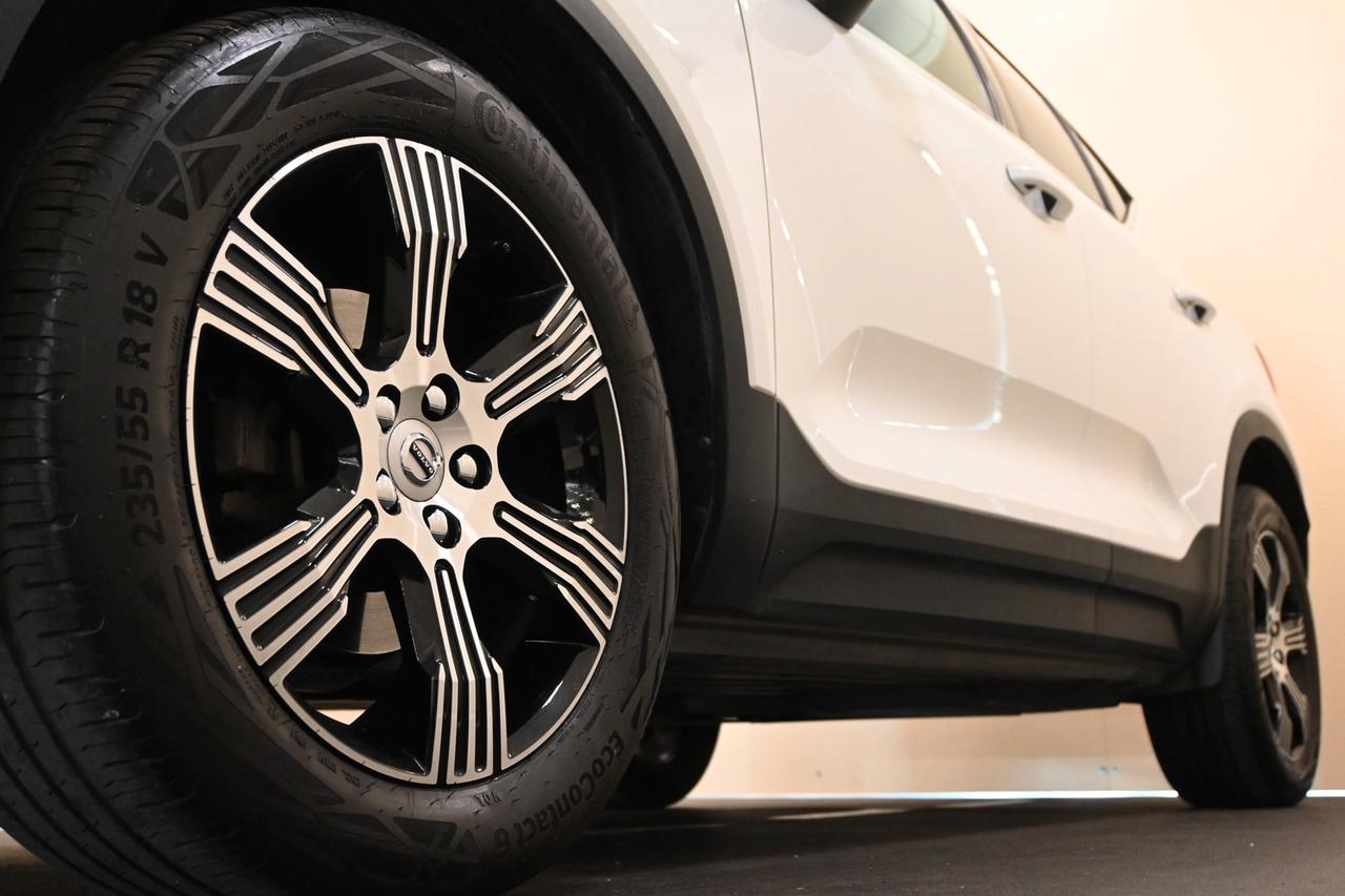 VOLVO XC40 (2017-->) XC40 T2 Geartronic Momentu...