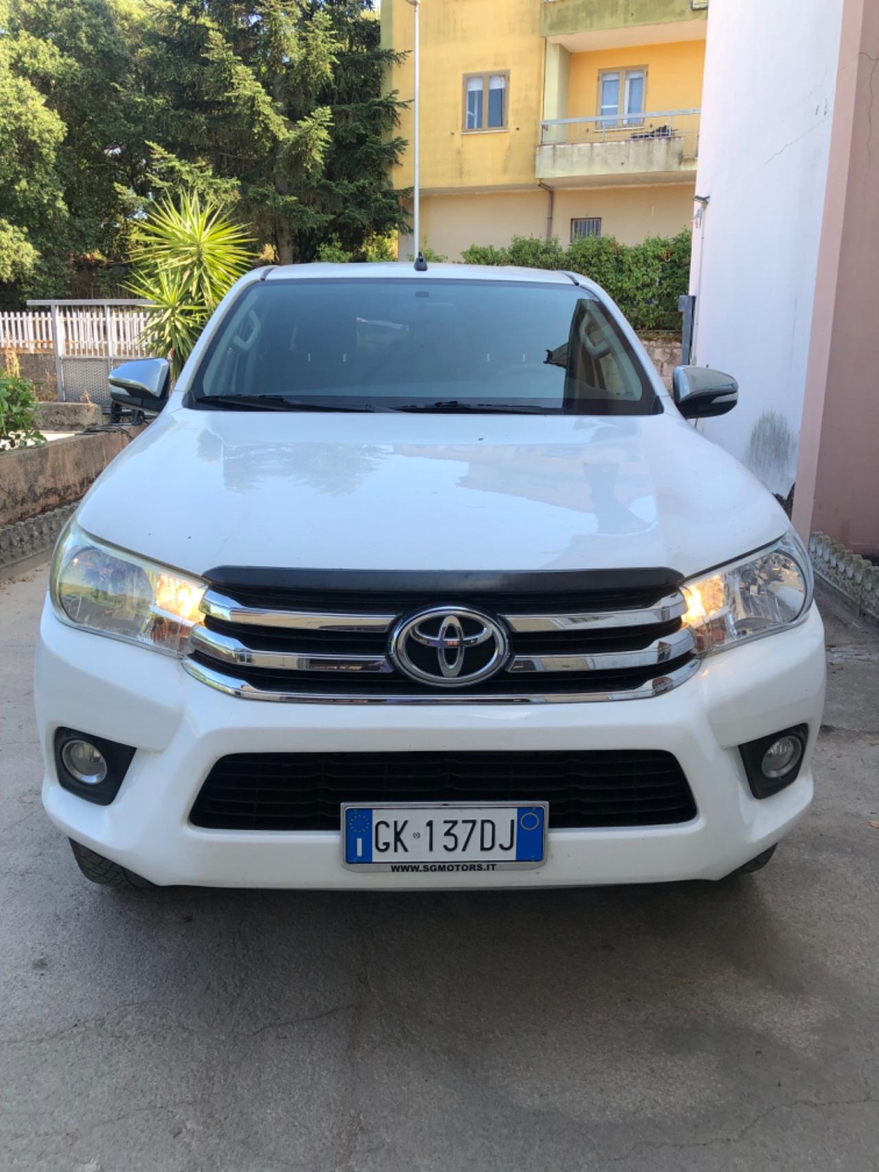 Toyota Hilux 2.4 D-4D 4WD 4 porte Double Cab Lounge
