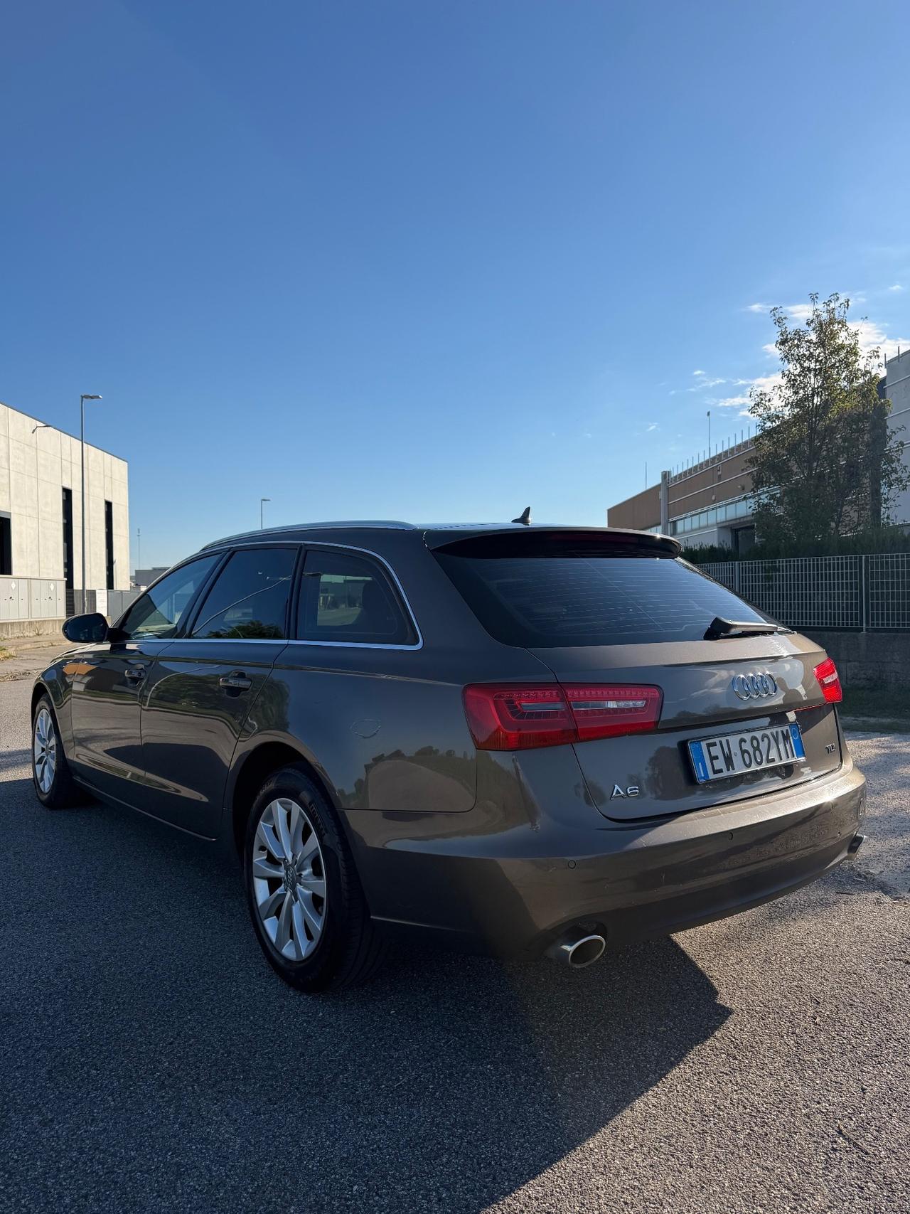 Audi A6 .