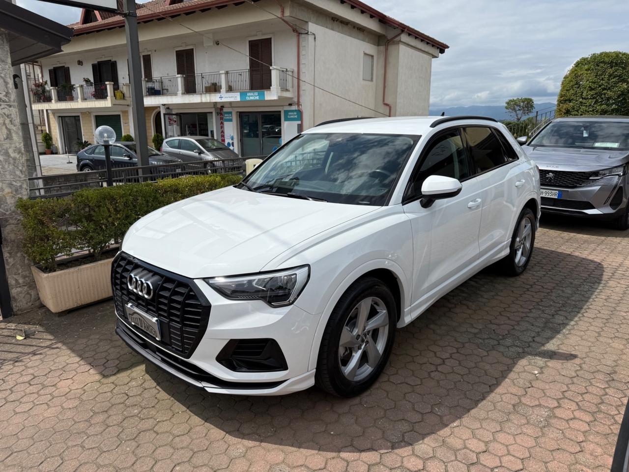Audi Q3 35 TDI S tronic Business