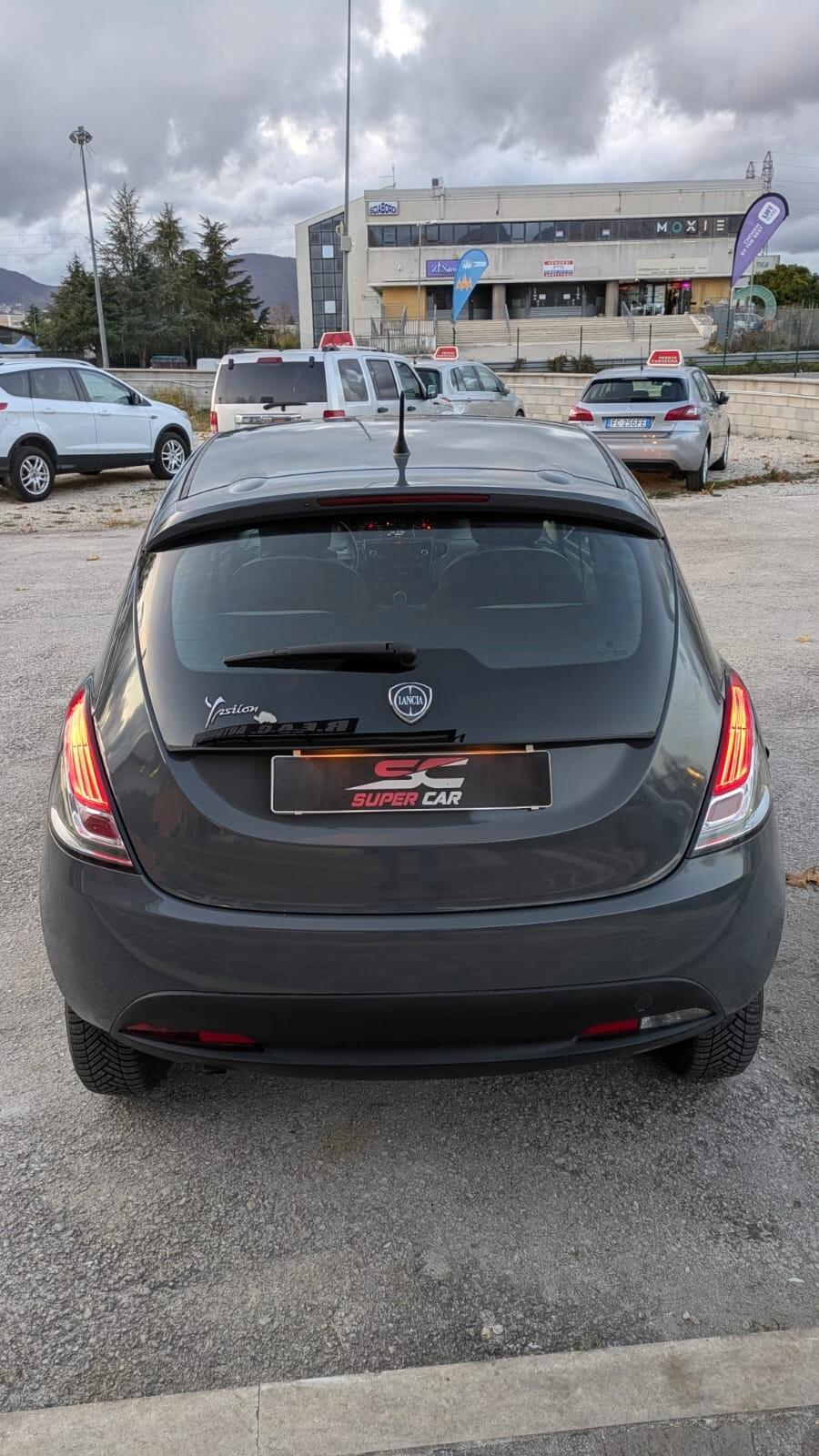 Lancia Ypsilon 0.9 TwinAir 85 CV 5 porte Metano Ecochic Silver