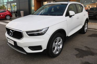 VOLVO XC40 XC40 2.0 d3 Momentum