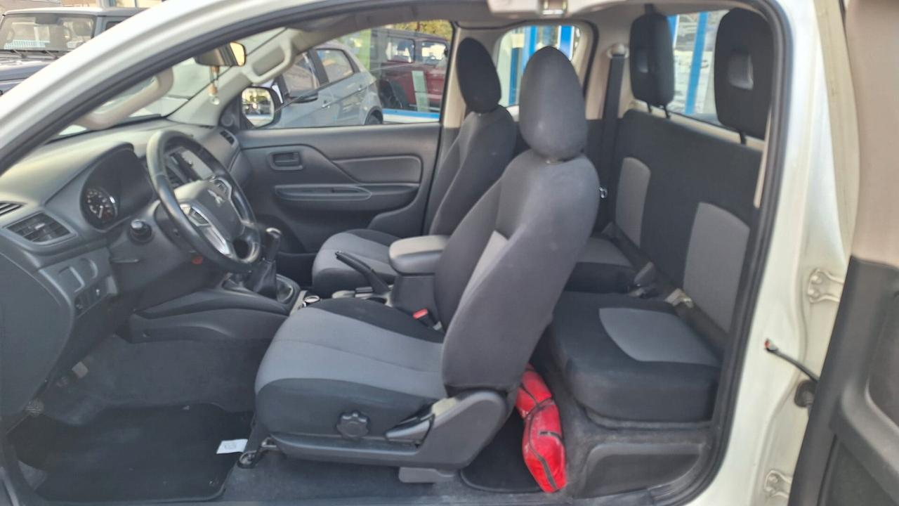 Mitsubishi L200 D Club Cab 4x4 Invite Connect