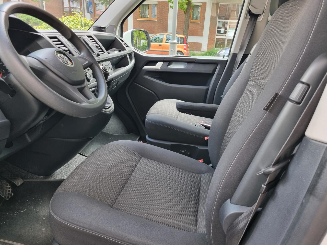 Volkswagen Caravelle 2.0 TDI 150CV 8 POSTI