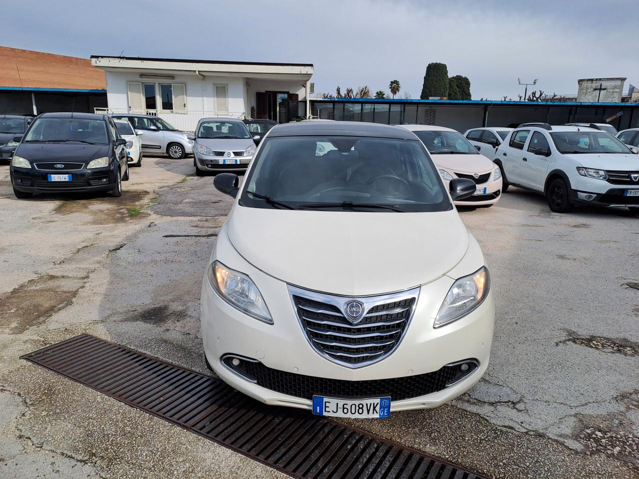 Lancia Ypsilon 0.9 benzina strafull