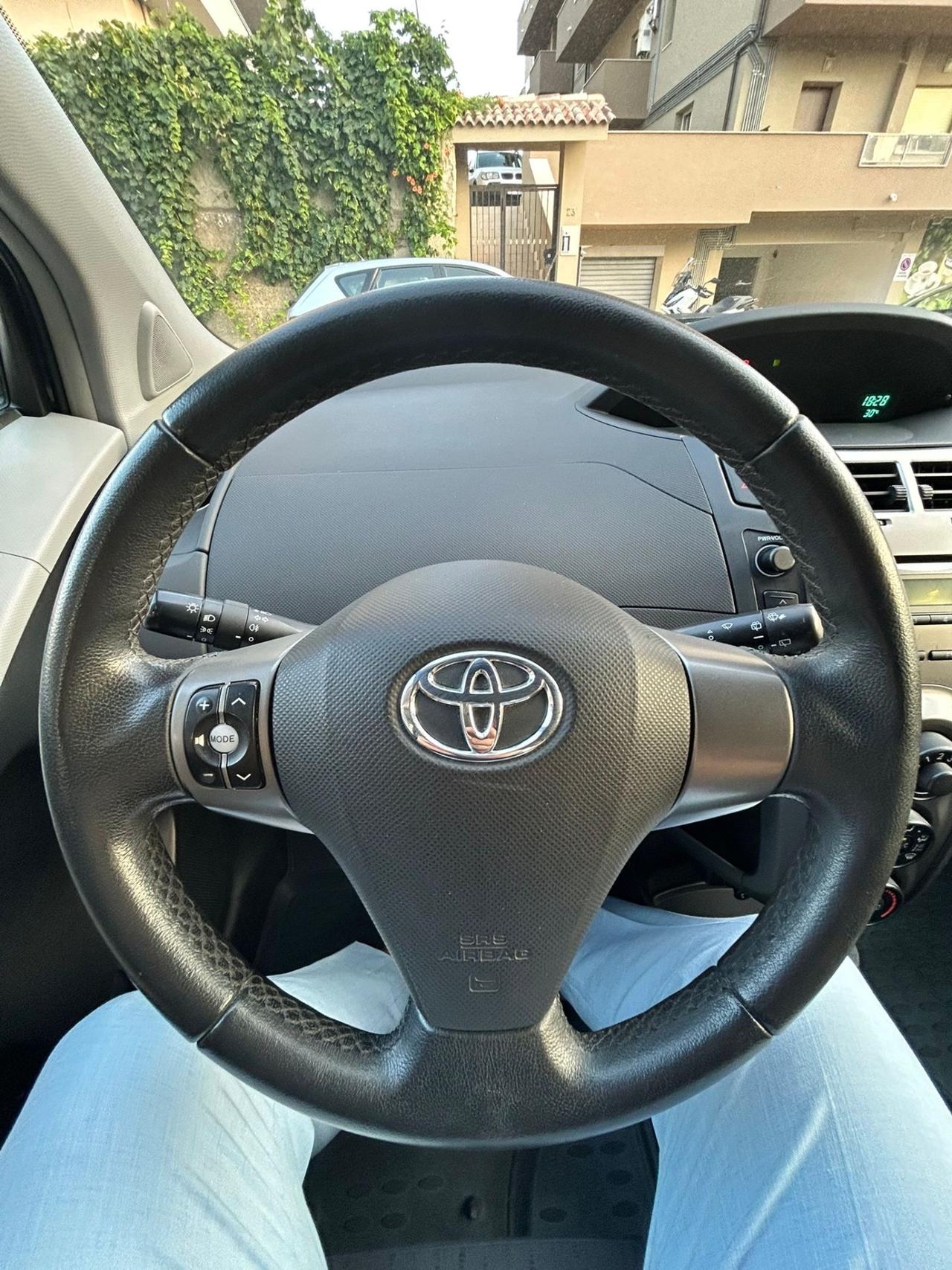 Toyota Yaris 1.0 5 porte Sol
