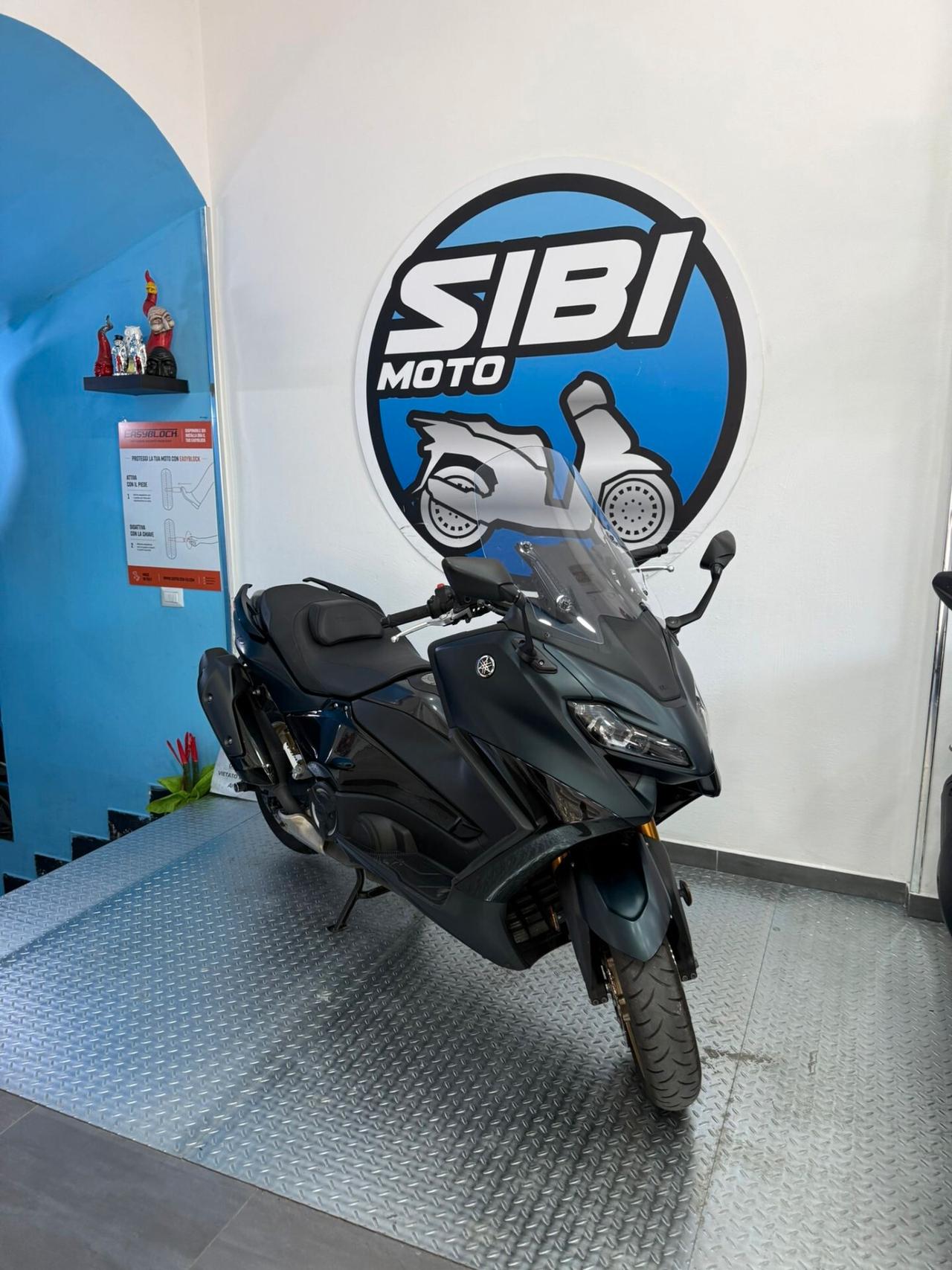 YAMAHA T-MAX 560
