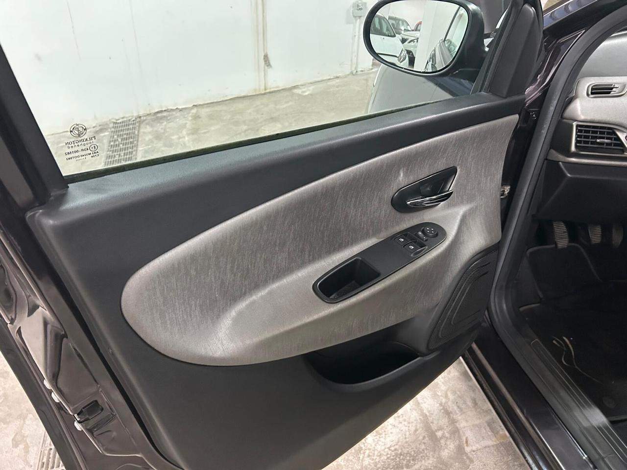 Lancia Ypsilon 1.2 69 CV 5 porte Gold