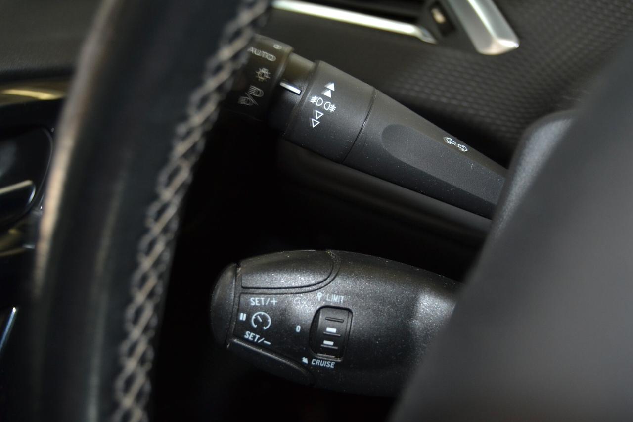 Peugeot 208 BlueHDi 75 5P Allure Navi/UniPRO/KMDOC