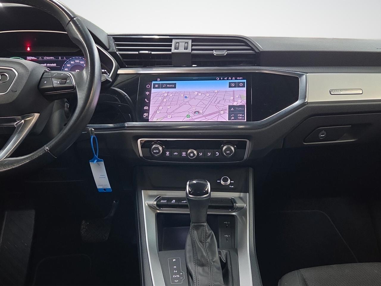 Audi Q3 45 TFSI e S tronic Business