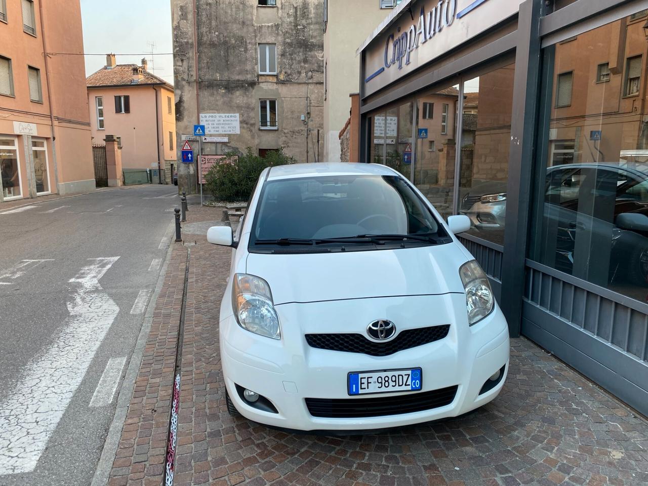 Toyota Yaris 1.0 5 Porte Sol