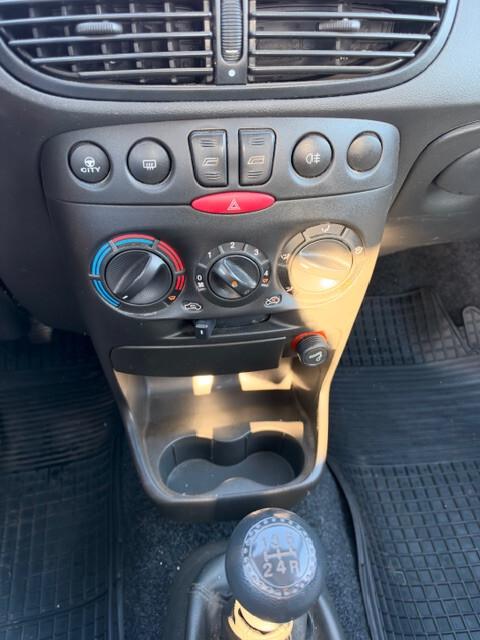Fiat Punto 1.2i 16V cat 3 porte ELX-OK NEOPATENTATI !!!