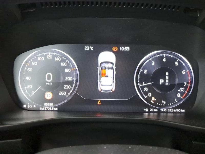 VOLVO XC40 T2 automatico Momentum Core