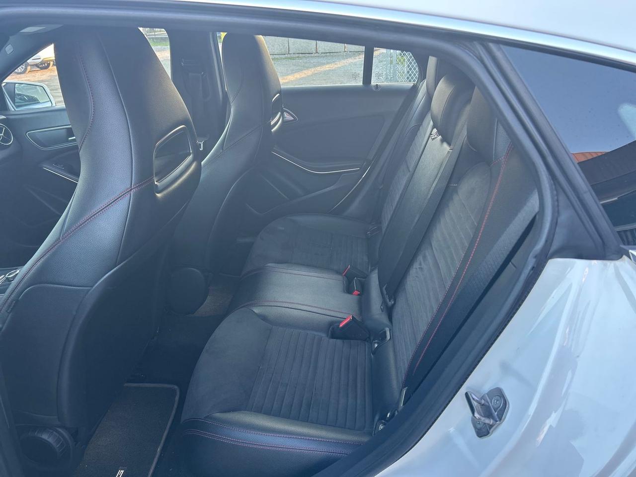 Mercedes-Benz CLA 180 Premium CLA 180 #8250