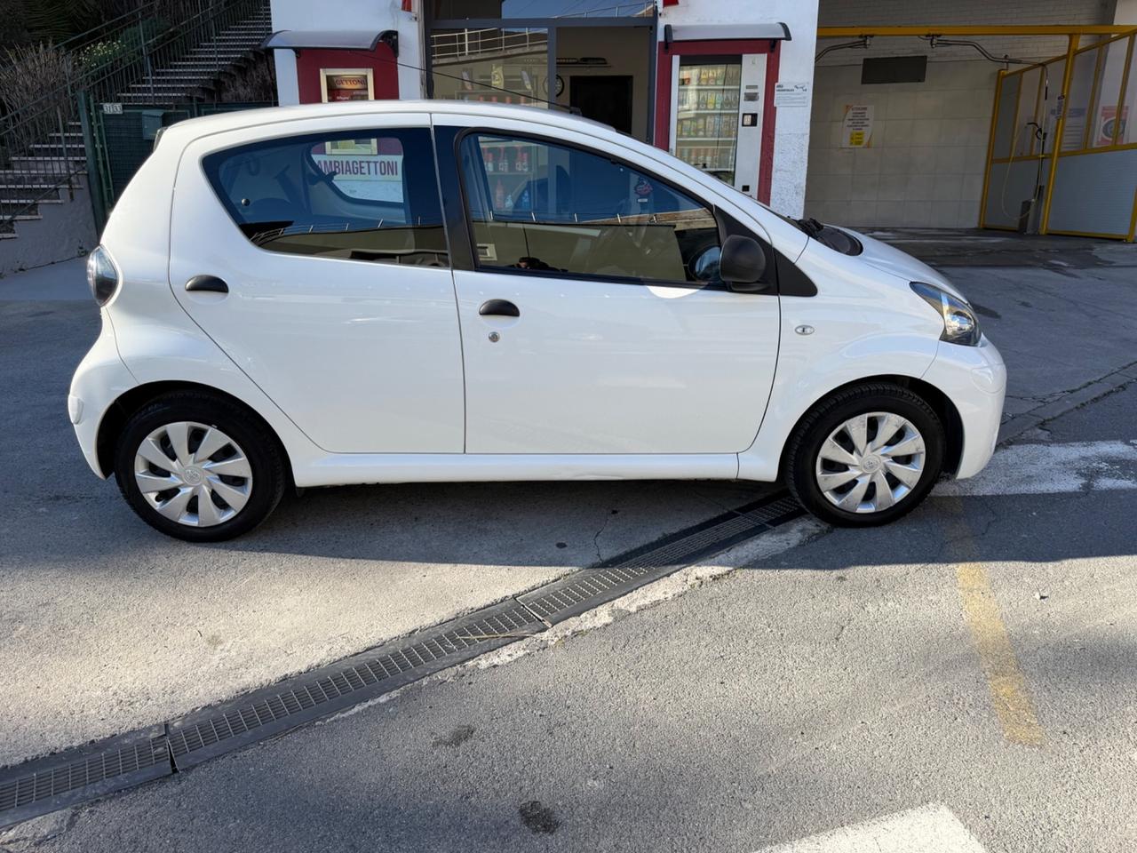 TOYOTA AYGO 1.0 NEOPATENTATI