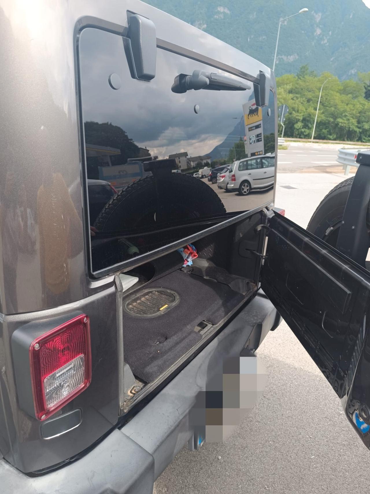 Jeep Wrangler Unlimited 2.8 CRD DPF Sahara Auto