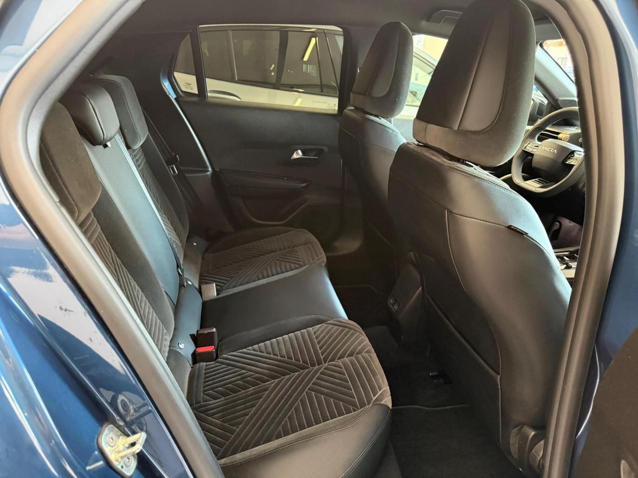 Lancia Ypsilon Hybrid e-DCT HF Line
