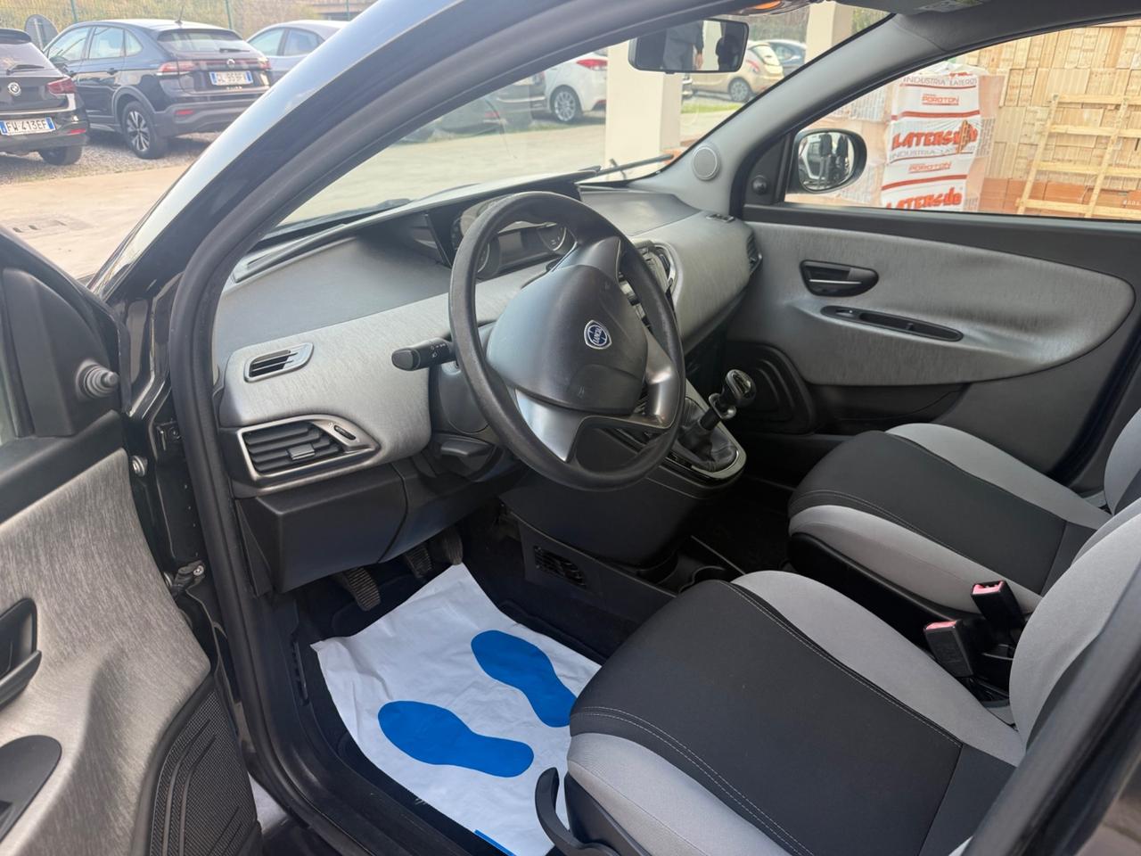 Lancia Ypsilon 1.2 69 CV 5 porte Platinum