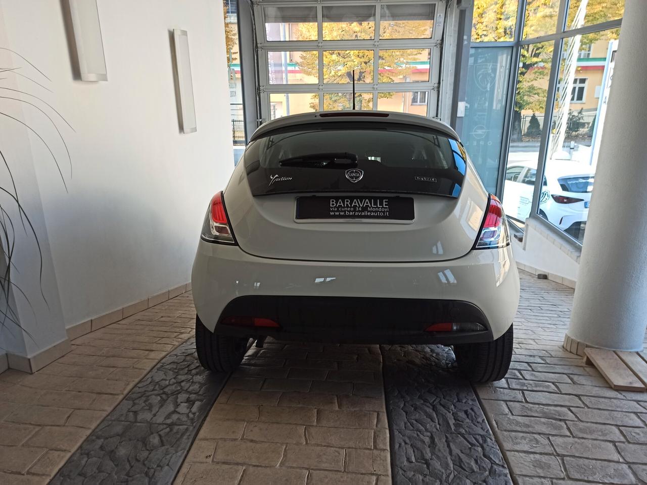Lancia Ypsilon 1.0 FireFly 5 porte S&S Hybrid Ecochic Silver