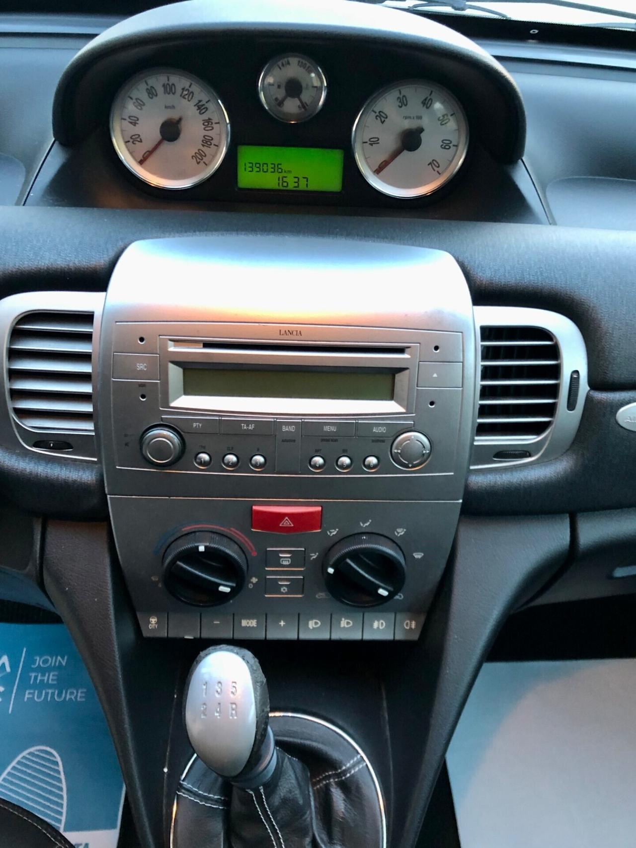 Lancia Ypsilon 1.2 Momo Design 60CV