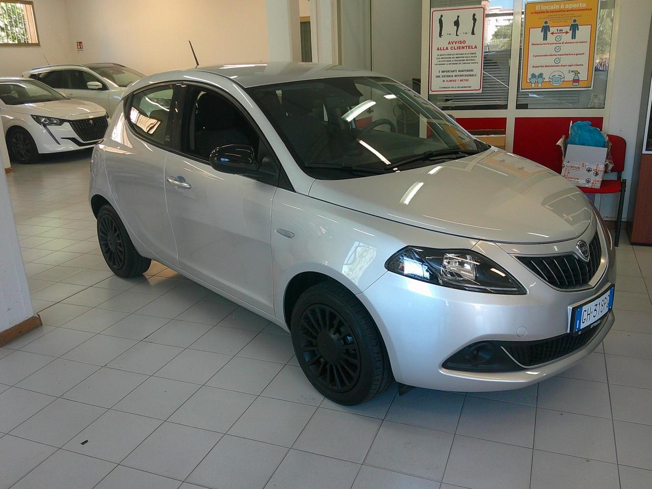 Lancia Ypsilon 1.0 FireFly 5 porte S&S Hybrid Ecochic Silver