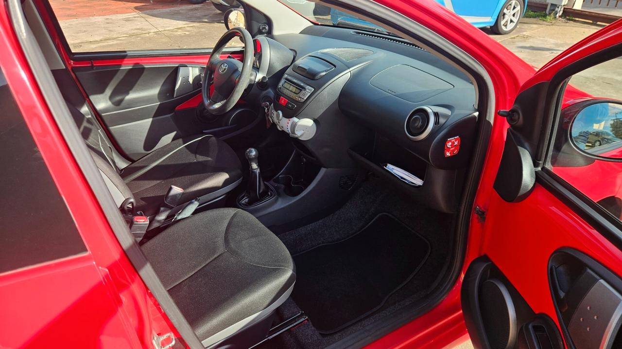 Toyota Aygo 1.0 VVT-i 69 CV 5 porte x-cool MMT