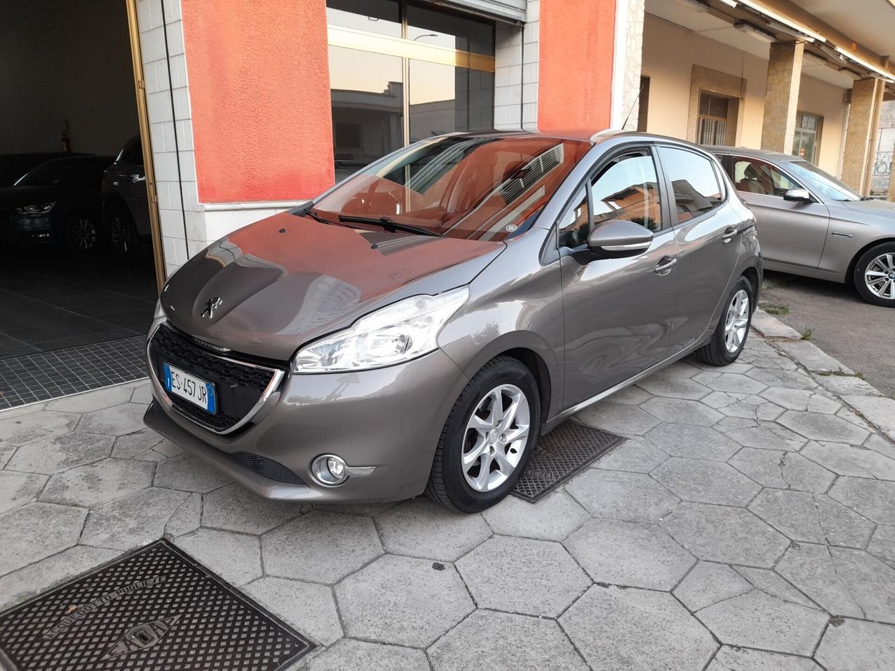 PEUGEOT 208 1.2 5 P