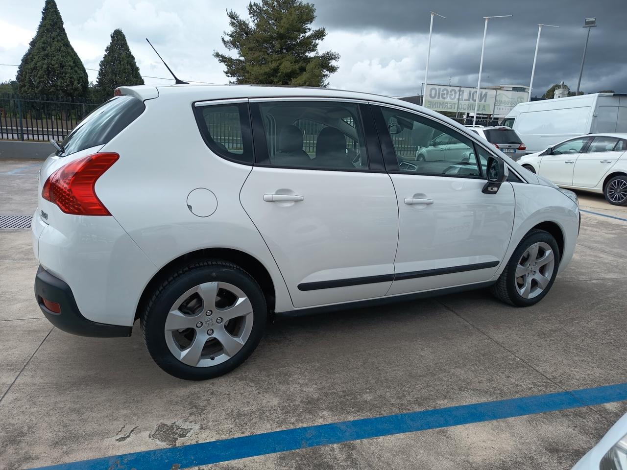 Peugeot 3008 1.6 HDi 115CV Business