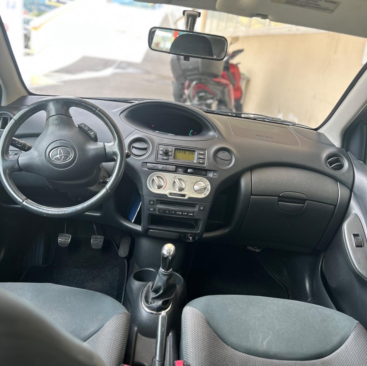 Toyota Yaris 1.3i 16V cat Sol Neopatentati