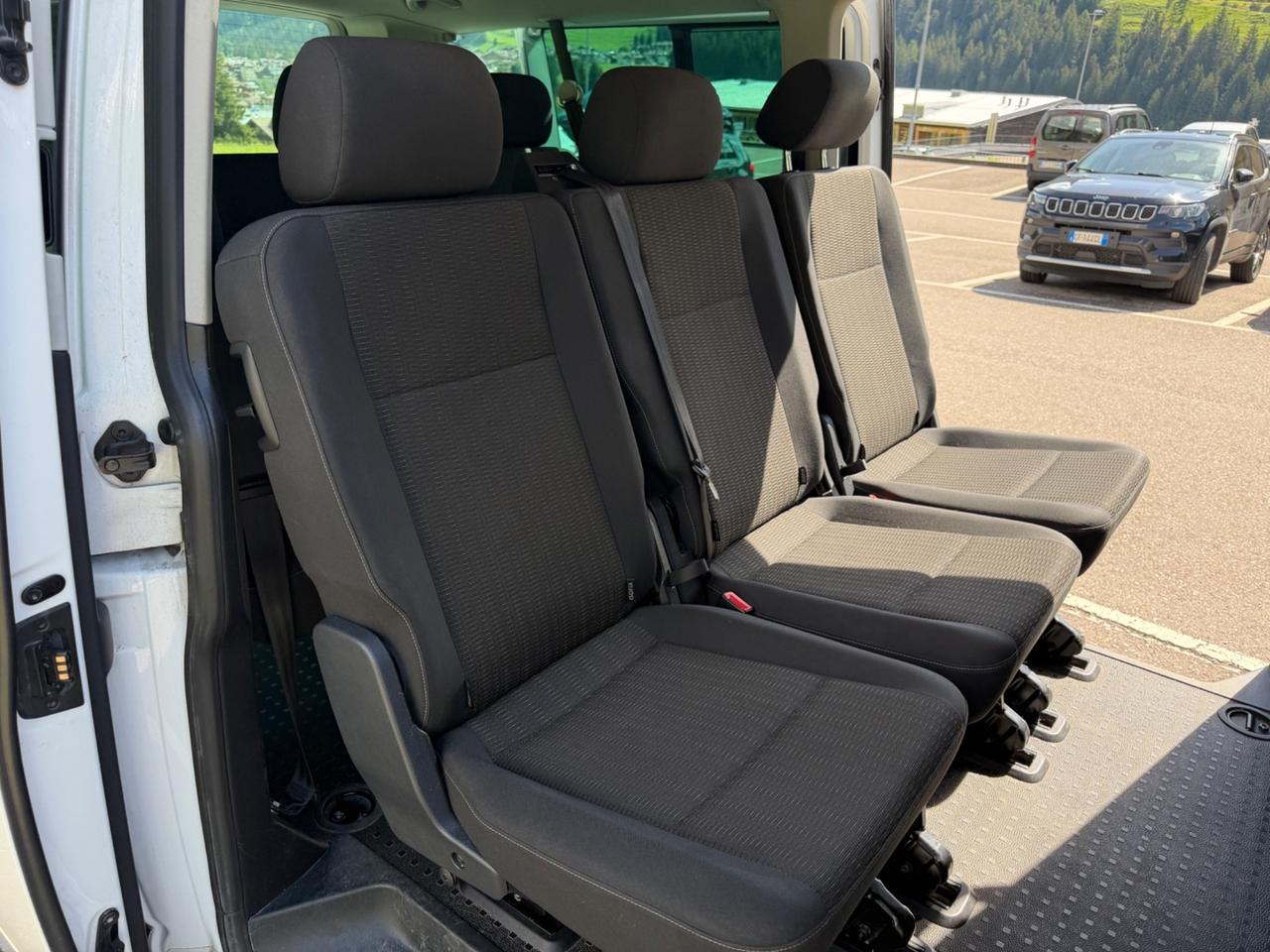 Minibus/ Caravelle 9 posti 4motiin