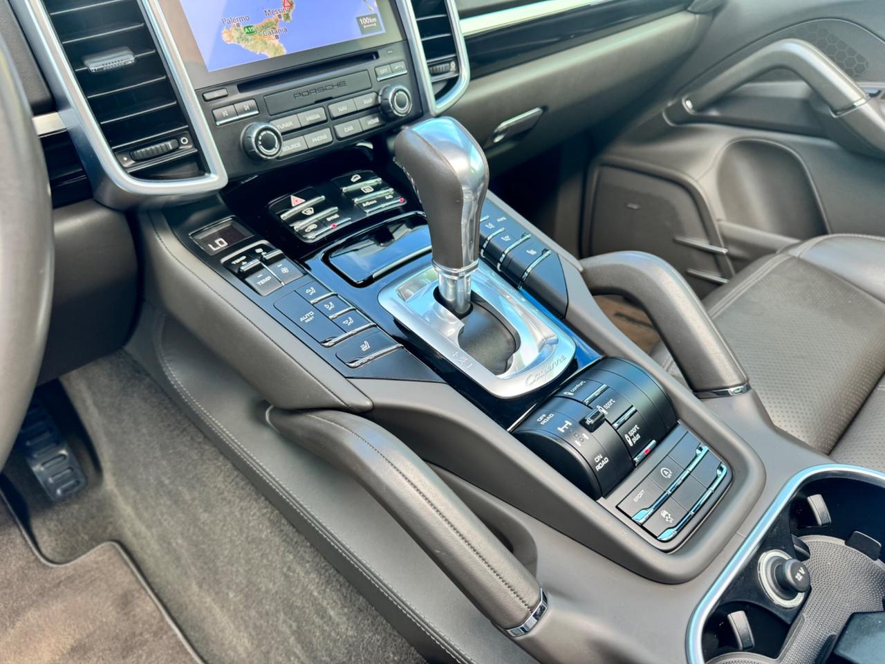 Porsche Cayenne 3.0 Diesel Platinum Edition open edition Porsche approved