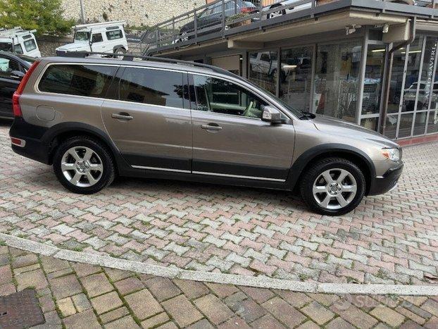 VOLVO XC70 D5 AWD kin