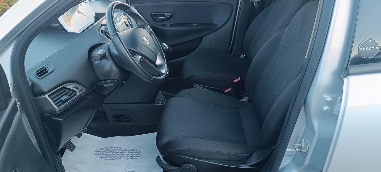 Lancia Ypsilon 1.0 FireFly 5 porte S&S Hybrid Ecochic Gold