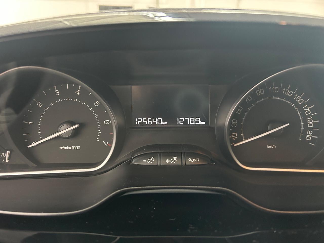 Peugeot 208 PureTech 82 5 porte Allure