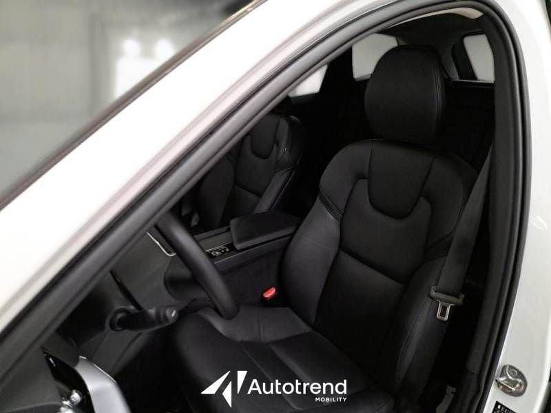 Volvo XC60 B4 197+14 CV AWD Automatica Mild Hybrid Diesel Momentum