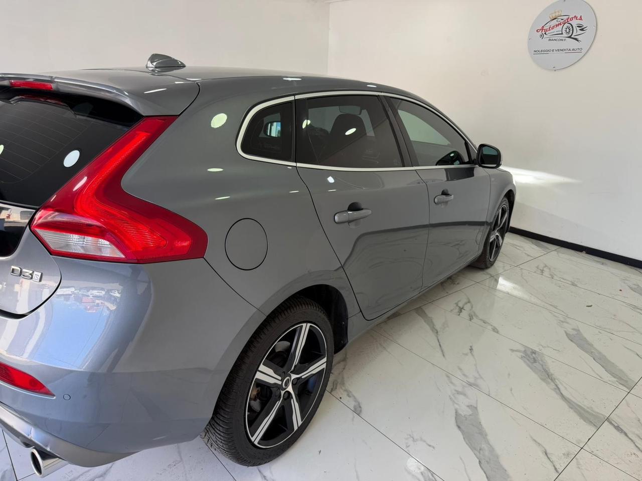 Volvo V40 D3 R-design-GARANTITA-2018