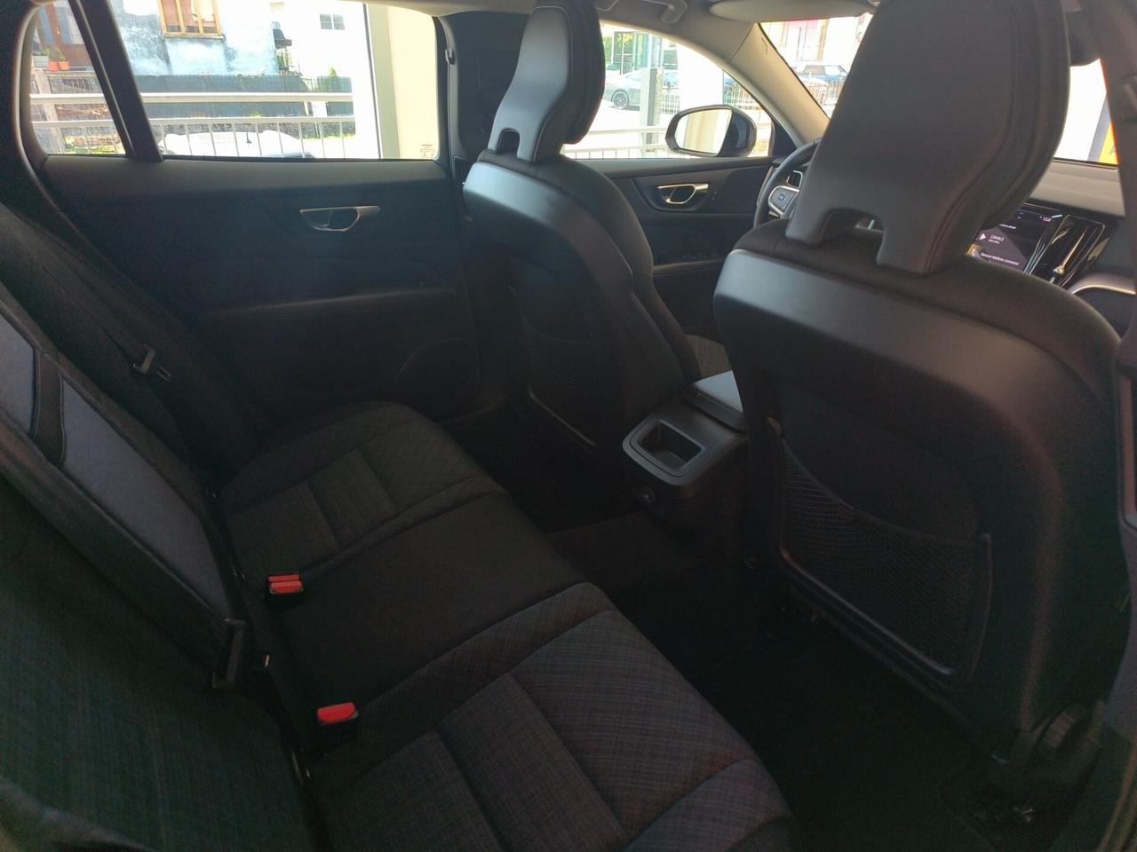 Volvo V60 B4 (d) Geartronic Momentum Business