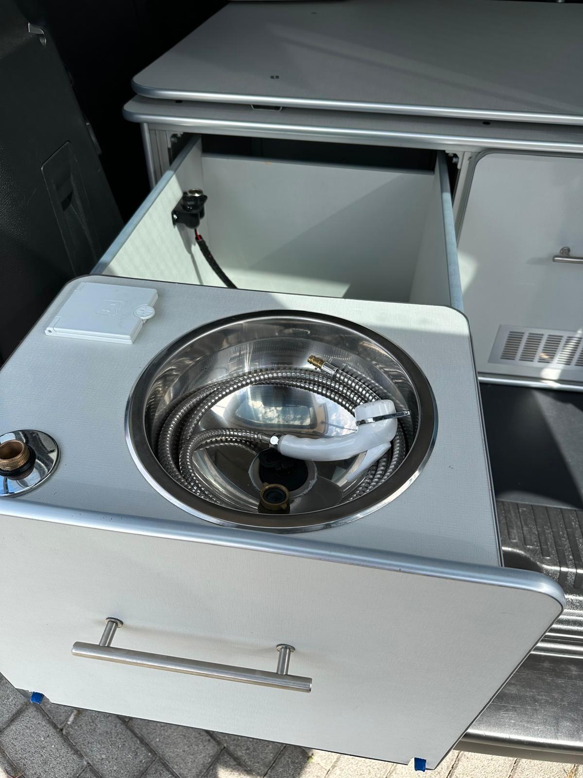 TRAVELLER VAN