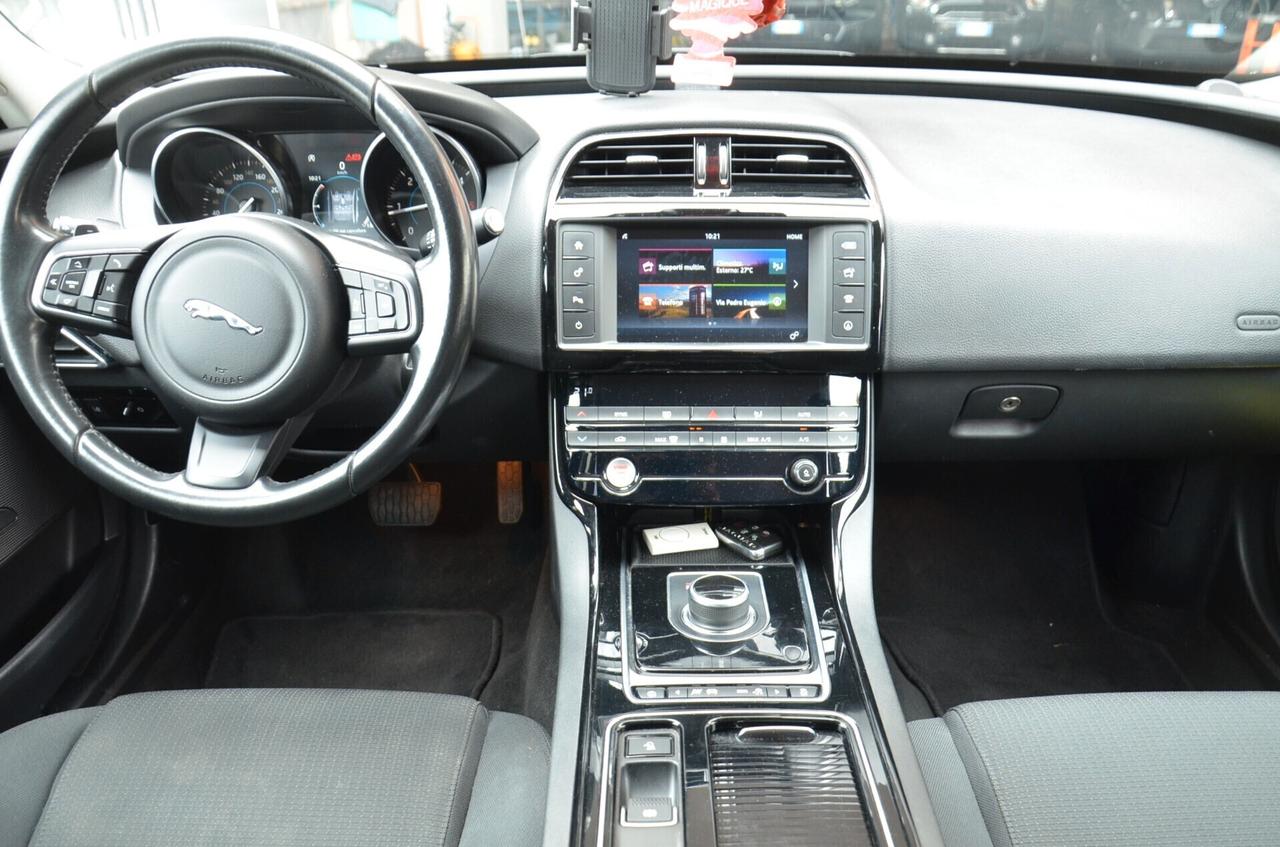 Jaguar XE 2.0 D 180 CV AWD aut. Pure