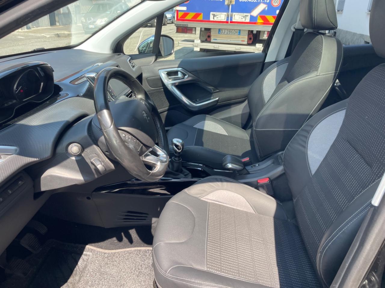 Peugeot 2008 1.6 e-HDi 115 CV Stop&Start Féline