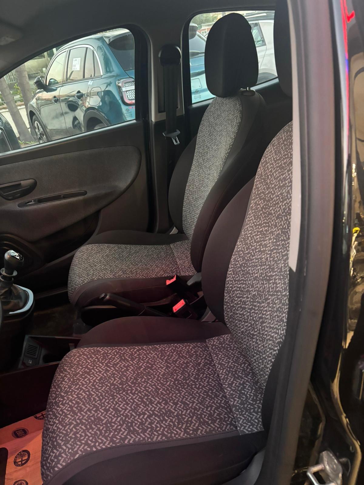 Lancia Ypsilon 1.0 FireFly 5 porte S&S Hybrid Alberta Ferretti