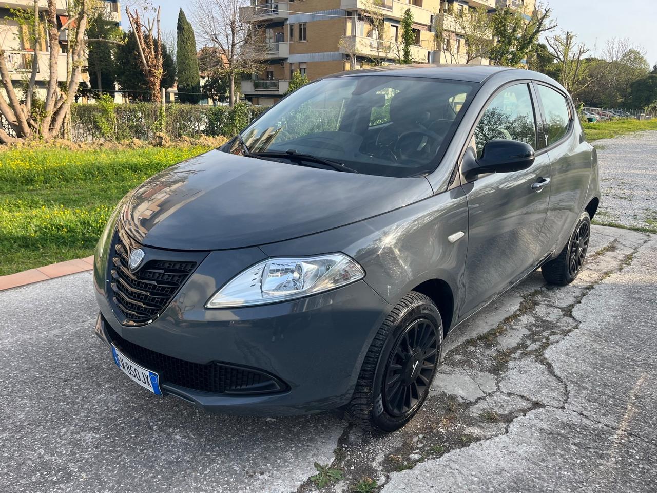 Lancia Ypsilon 0.9 TwinAir 85 CV 5 porte Metano Ecochic Gold