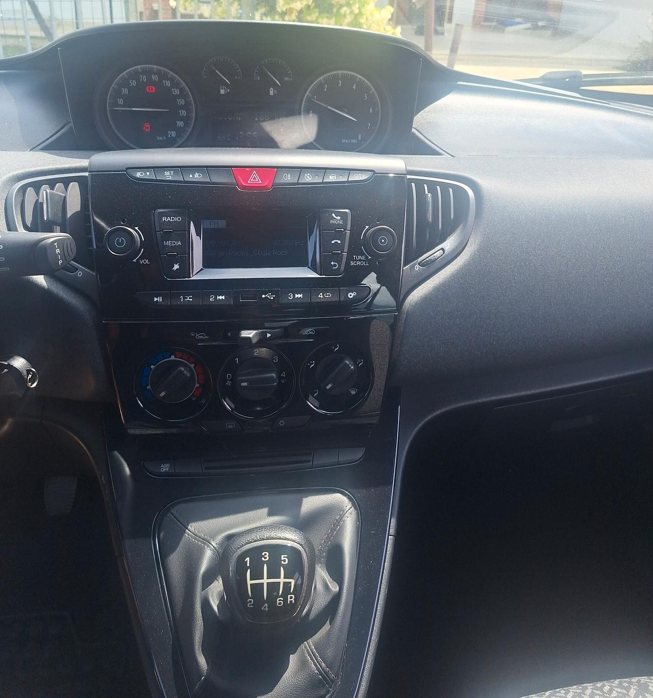 Lancia Ypsilon 1.0 FireFly 5 porte S&S Hybrid Silver Plus