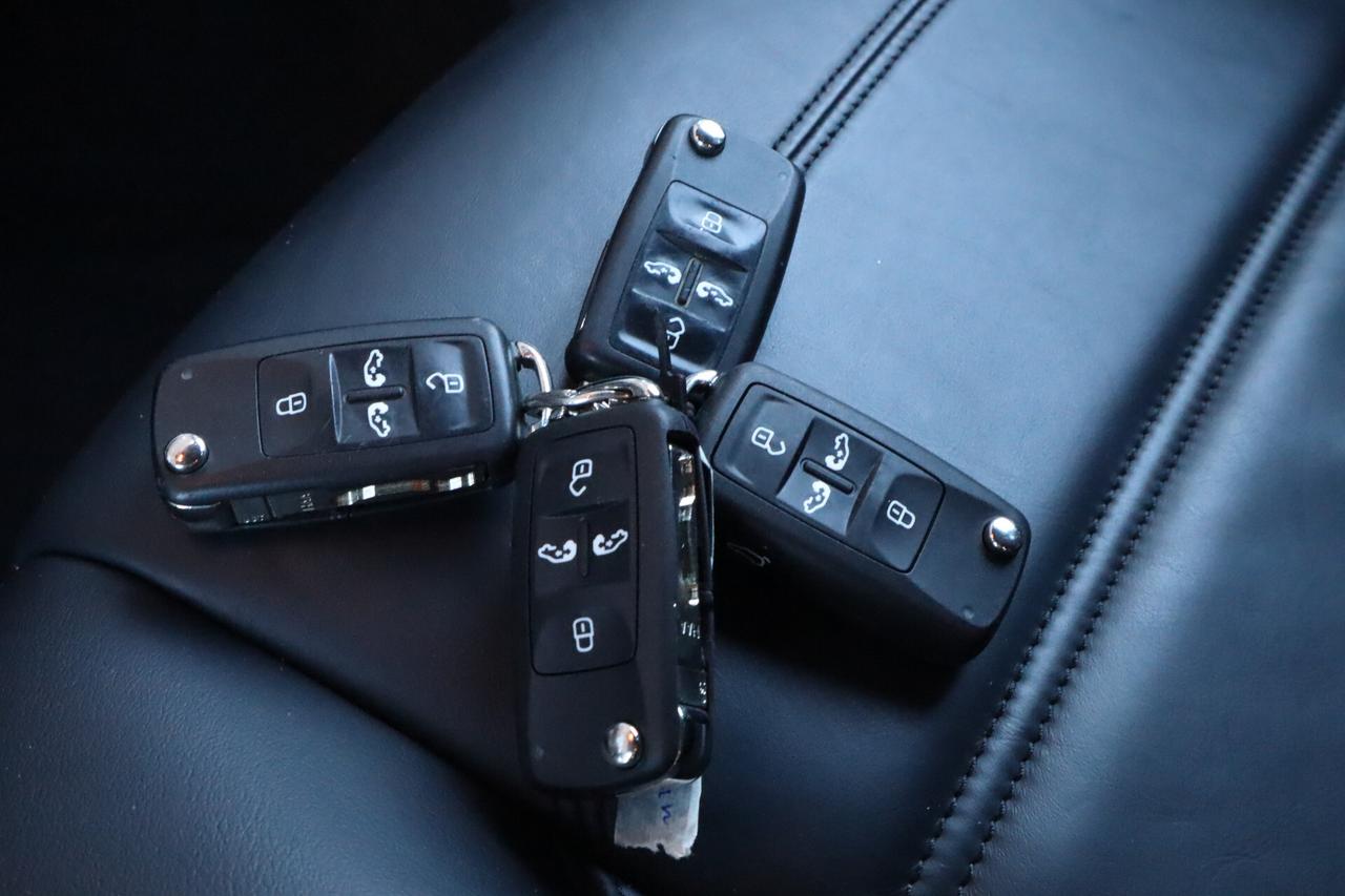 Volkswagen Multivan 2.0 TDI 150CV DSG 7POSTI PELLE GANCIO 2x PORTE SCORREVOLI