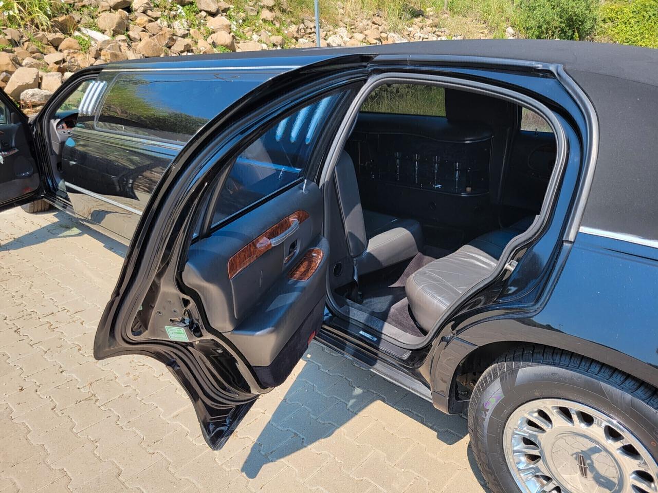 Limousine Lincoln Town car V8 4.6cc 209cv Benz/Gpl