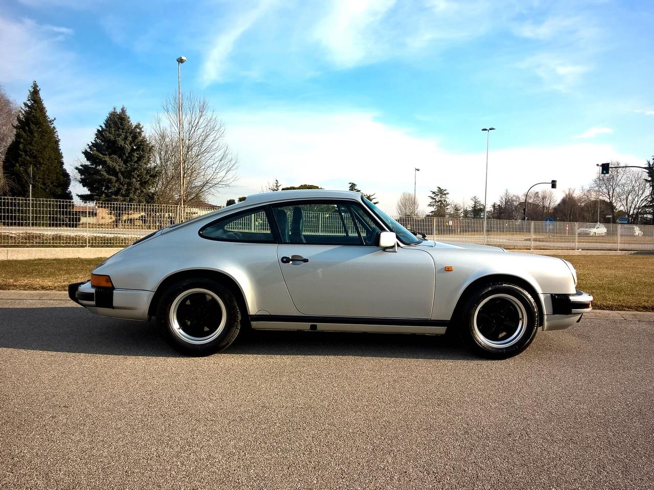Porsche 911 Carrera 3.2 Coupé G50