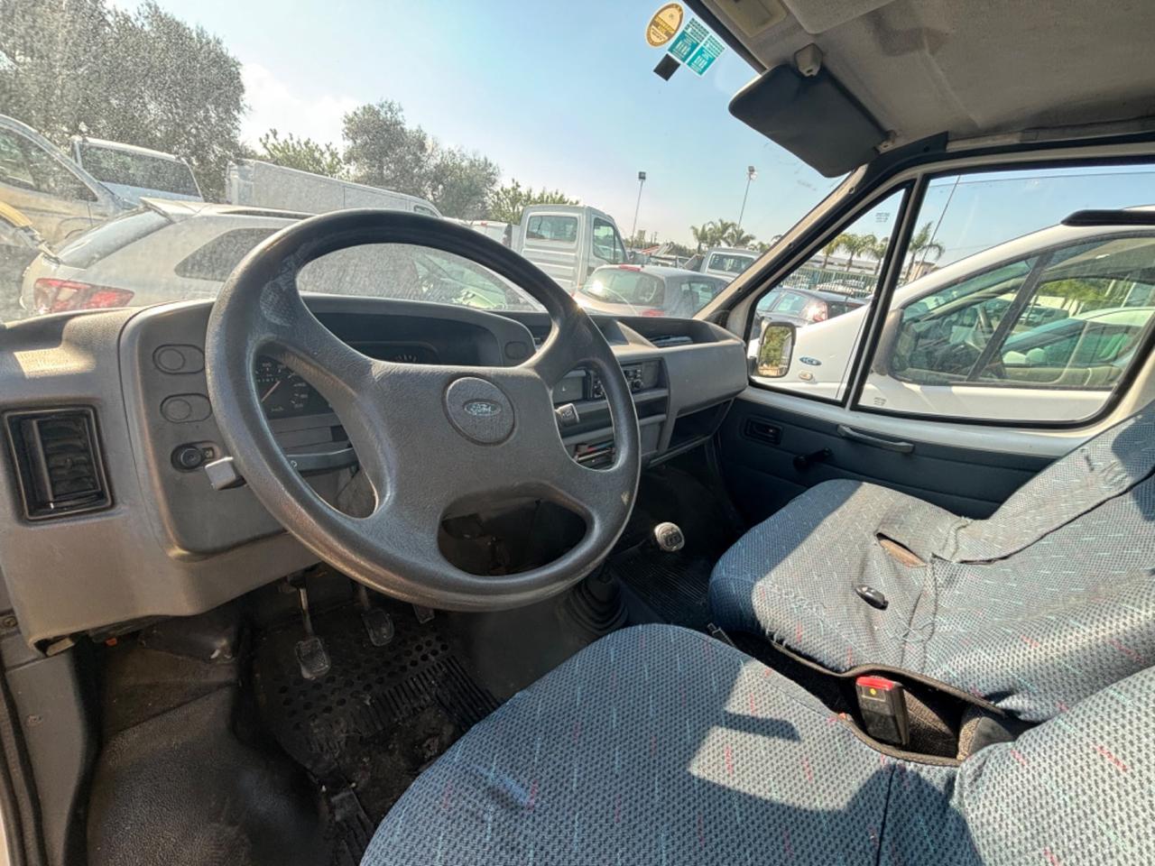 Ford transit con centina