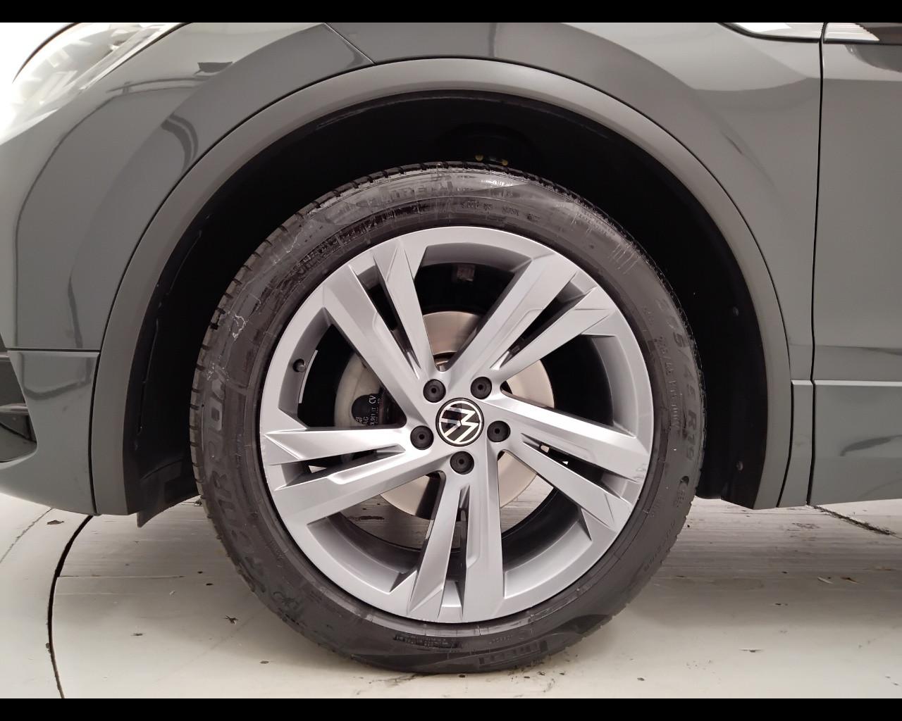 VOLKSWAGEN Tiguan II 2021 - Tiguan 1.5 tsi R-Line 150cv dsg