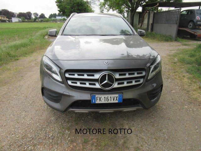 MERCEDES-BENZ GLA 180 Premium